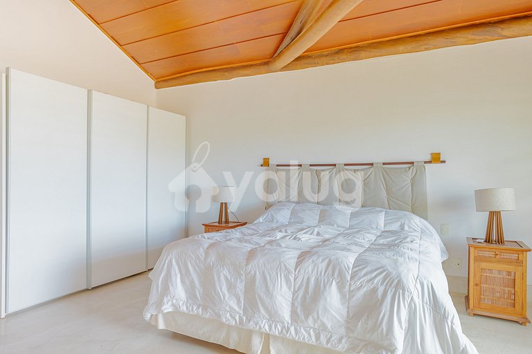 Excellent 4-Suite House, Right on the Beach - Busca Vida