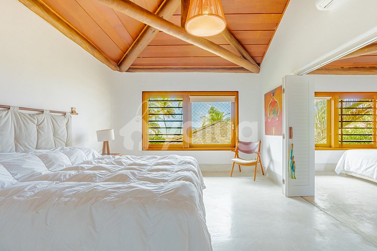 Excellent 4-Suite House, Right on the Beach - Busca Vida