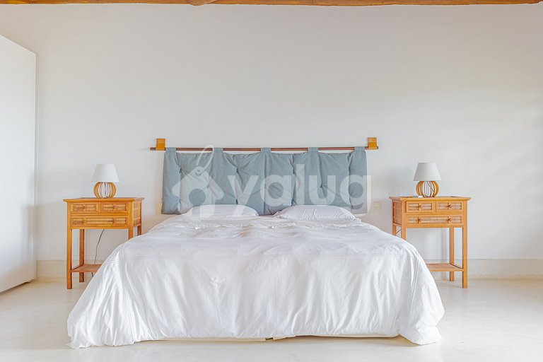 Excellent 7-Suite House, Right on the Beach - Busca Vida
