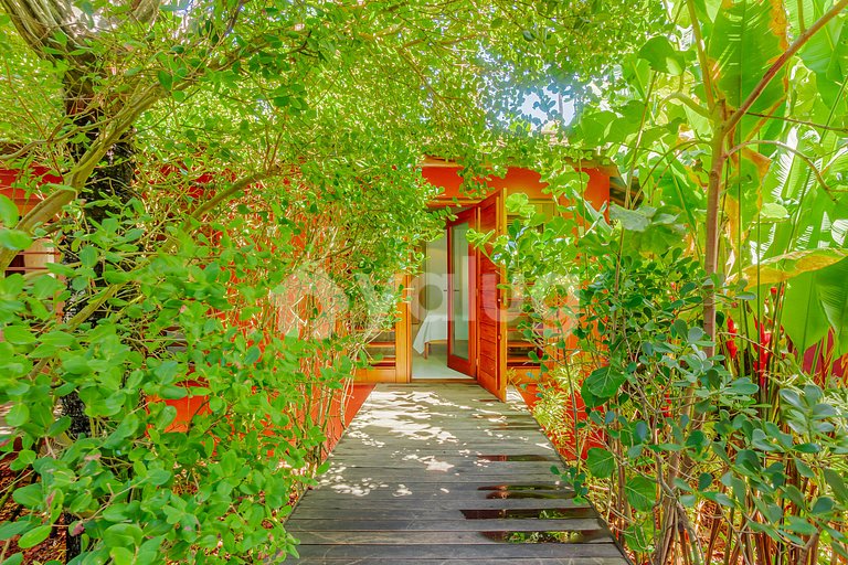 Excellent 4-Suite House, Right on the Beach - Busca Vida