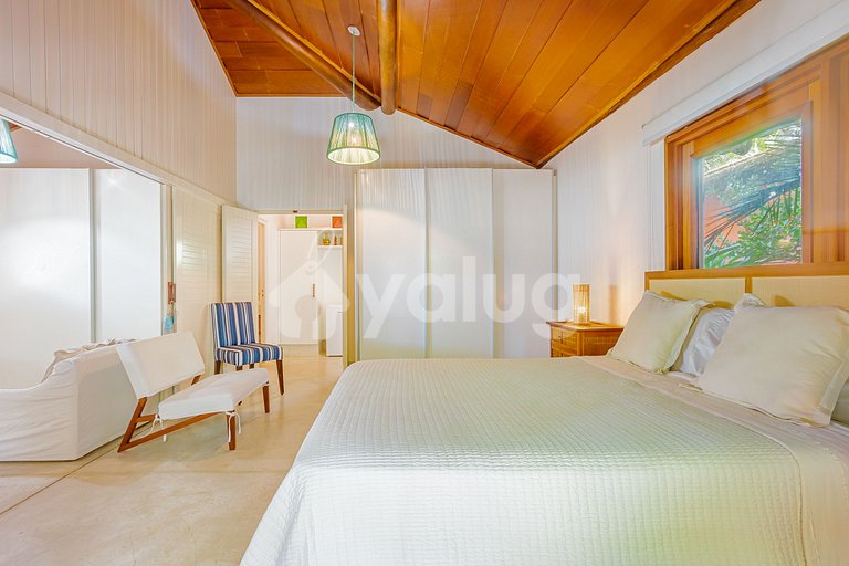 Excellent 7-Suite House, Right on the Beach - Busca Vida