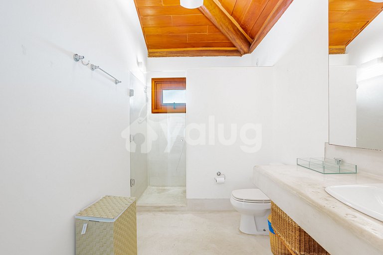 Excellent 4-Suite House, Right on the Beach - Busca Vida