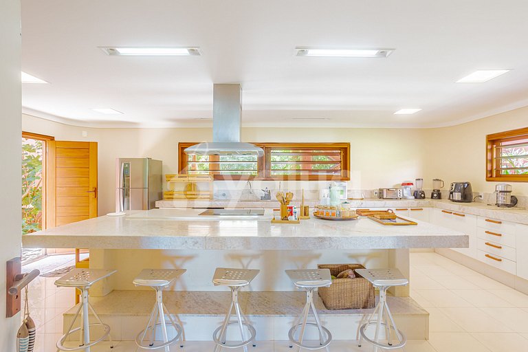 Excellent 7-Suite House, Right on the Beach - Busca Vida