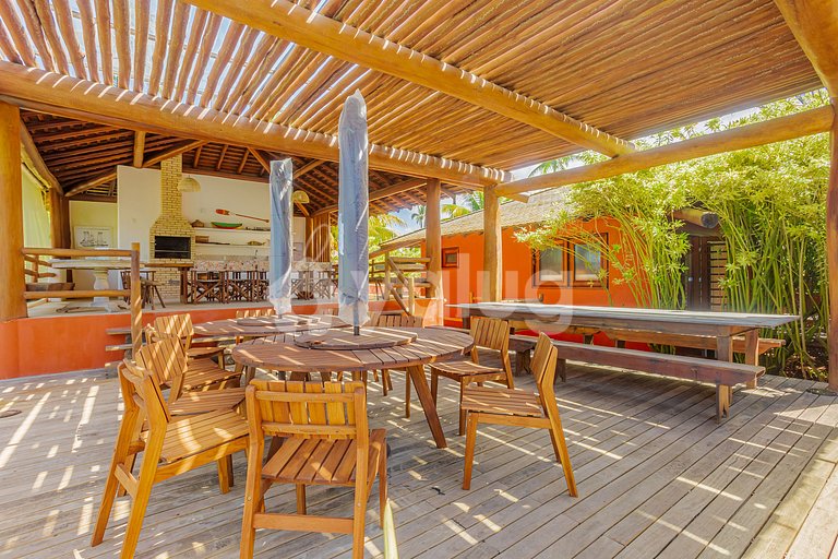 Excellent 7-Suite House, Right on the Beach - Busca Vida