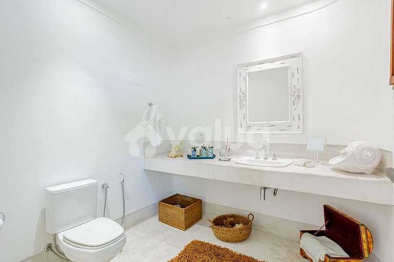 Excellent 4-Suite House, Right on the Beach - Busca Vida