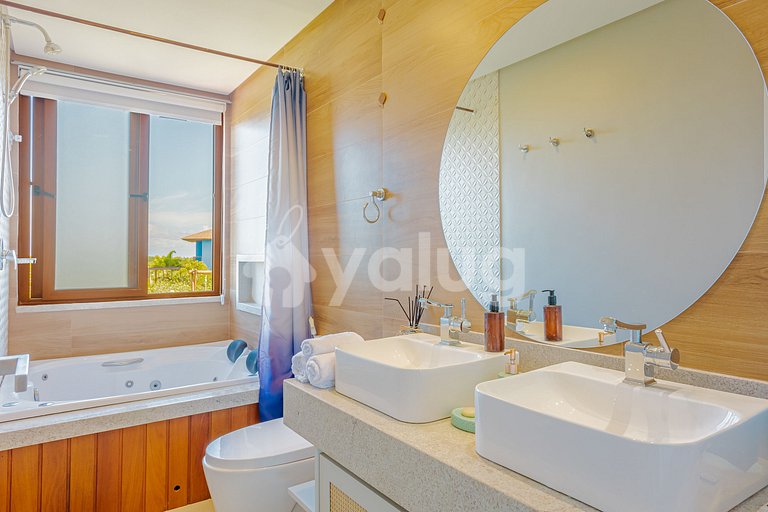 Linda Casa Alto Padrão 4 suítes com piscina Praia do Forte