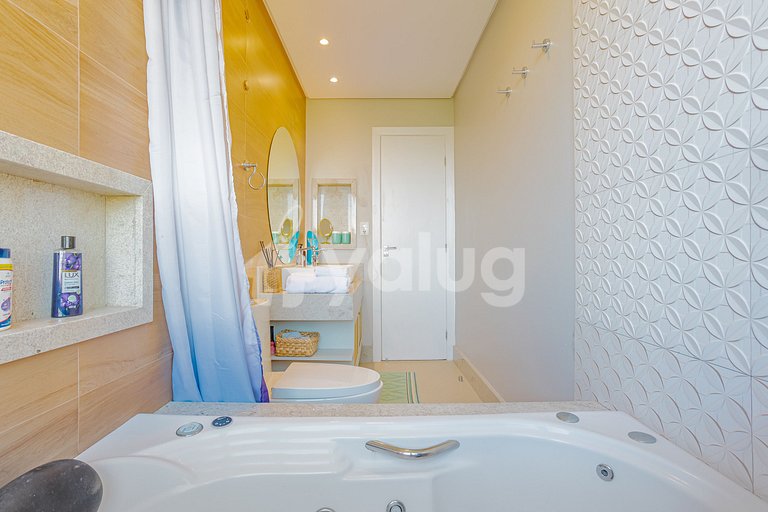 Linda Casa Alto Padrão 4 suítes com piscina Praia do Forte