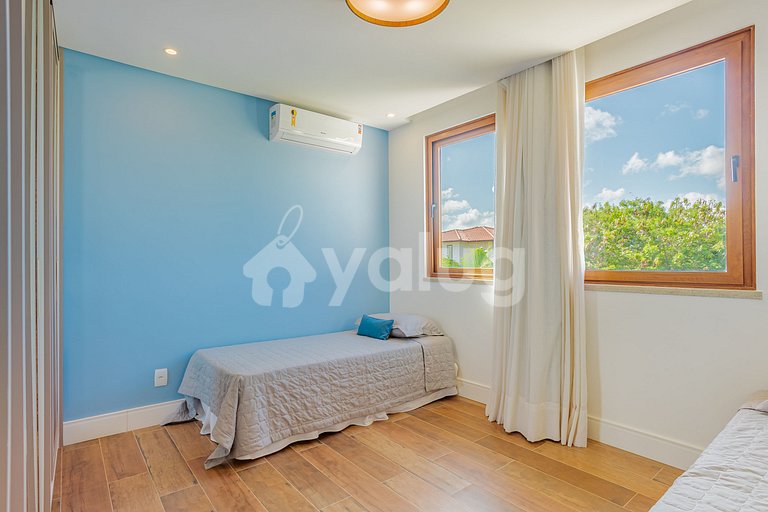 Linda Casa Alto Padrão 4 suítes com piscina Praia do Forte