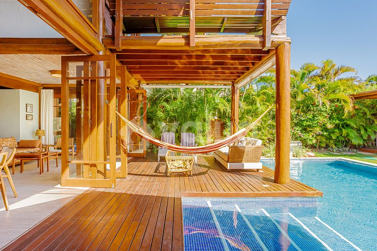 Maravilhosa casa com 5 suítes a 500m do Lord- Praia do Forte