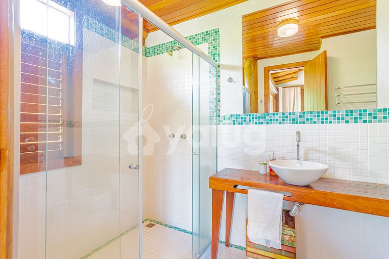 Maravilhosa casa com 5 suítes a 500m do Lord- Praia do Forte