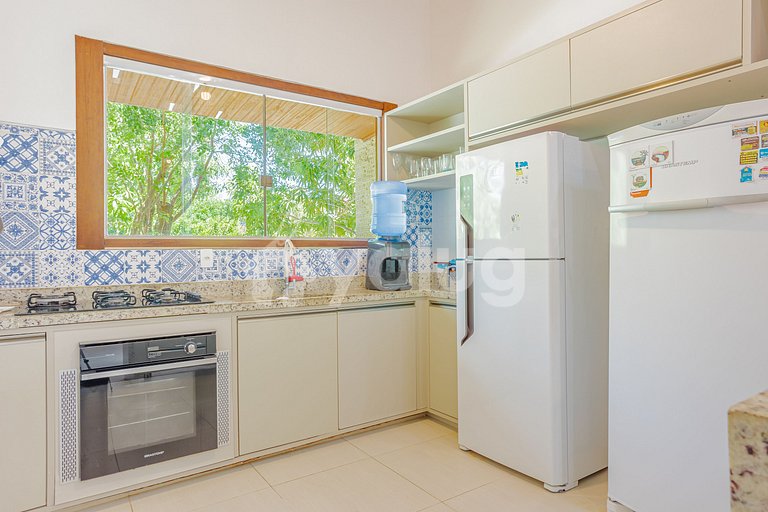 Linda casa com 4 suítes a 250m da praia de Guarajuba