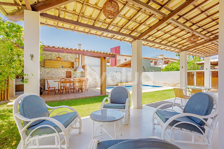 Linda casa com 4 suítes a 250m da praia de Guarajuba
