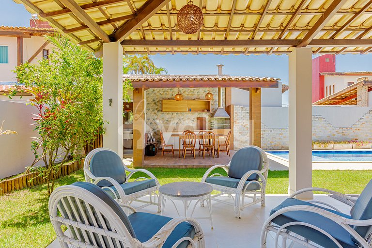 Hermosa casa con 4 suites a 400 m de la playa de Guarajuba.