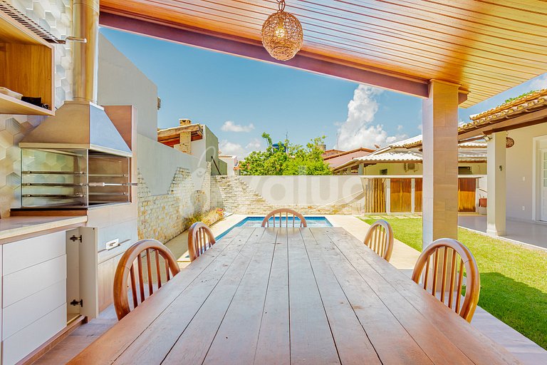 Linda casa com 4 suítes a 250m da praia de Guarajuba