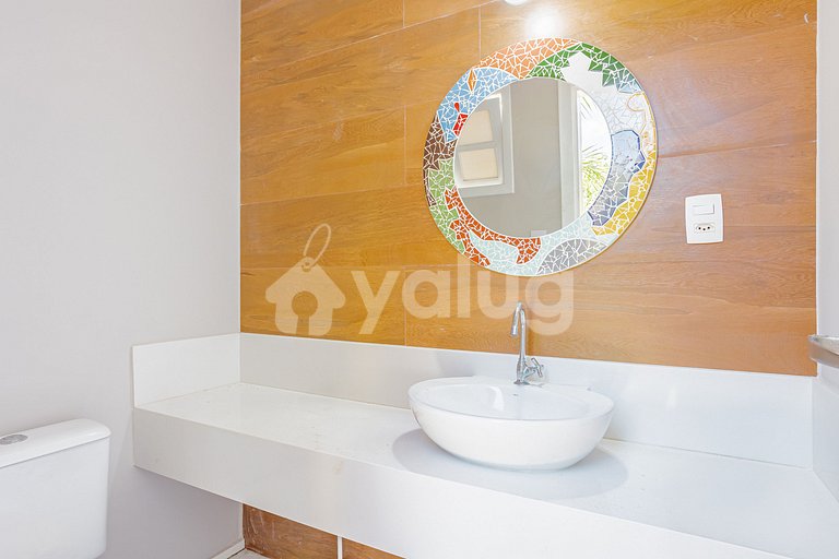 Linda casa com 4 suítes a 250m da praia de Guarajuba