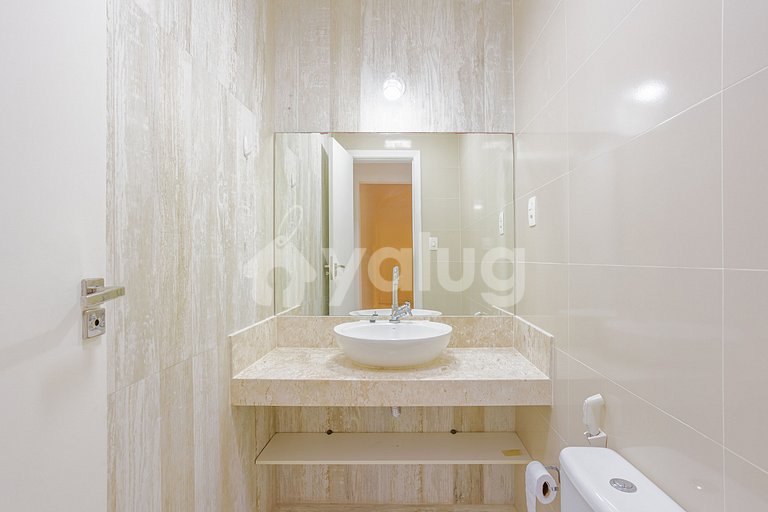 Linda casa com 4 suítes a 250m da praia de Guarajuba