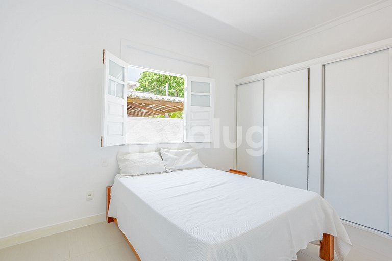 Linda casa com 4 suítes a 250m da praia de Guarajuba