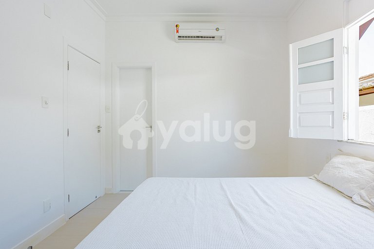 Linda casa com 4 suítes a 250m da praia de Guarajuba