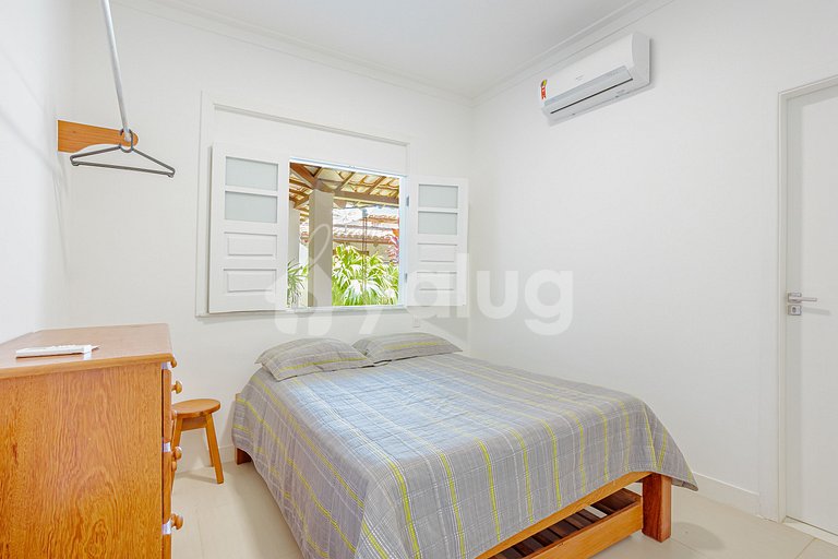 Linda casa com 4 suítes a 400m da praia de Guarajuba