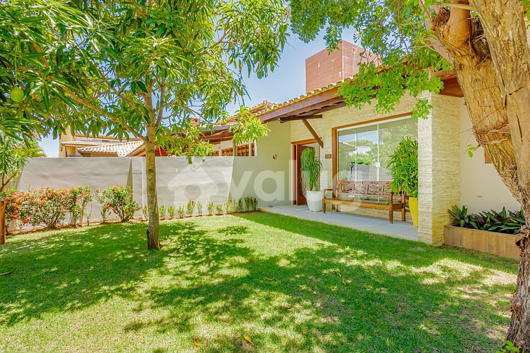 Hermosa casa con 4 suites a 400 m de la playa de Guarajuba.