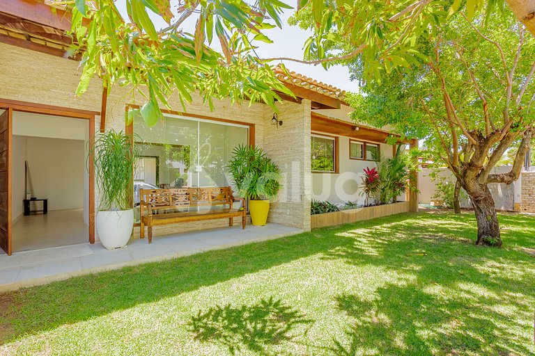 Linda casa com 4 suítes a 250m da praia de Guarajuba