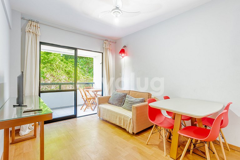 Bedroom and Living Room 300m from Porto Barra Beach