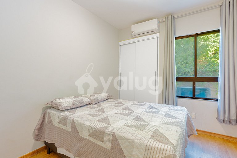 Bedroom and Living Room 300m from Porto Barra Beach
