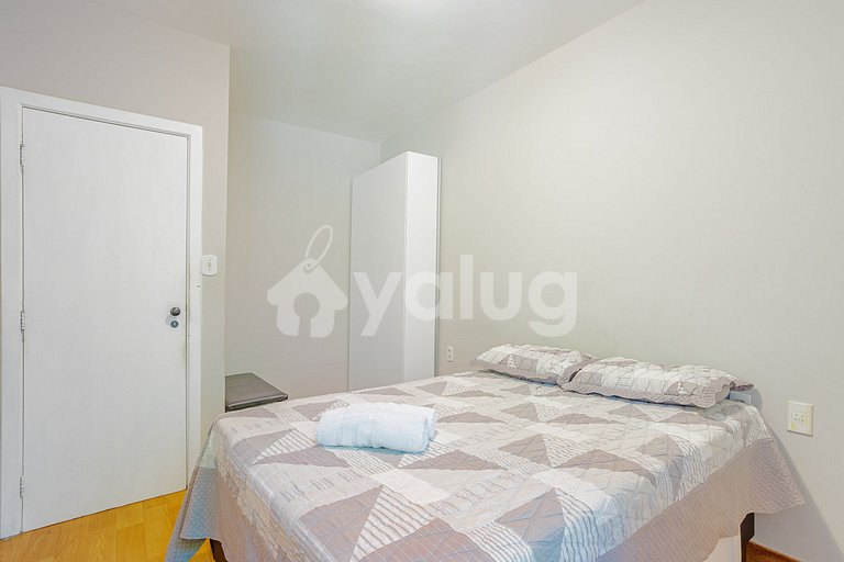 Bedroom and Living Room 300m from Porto Barra Beach