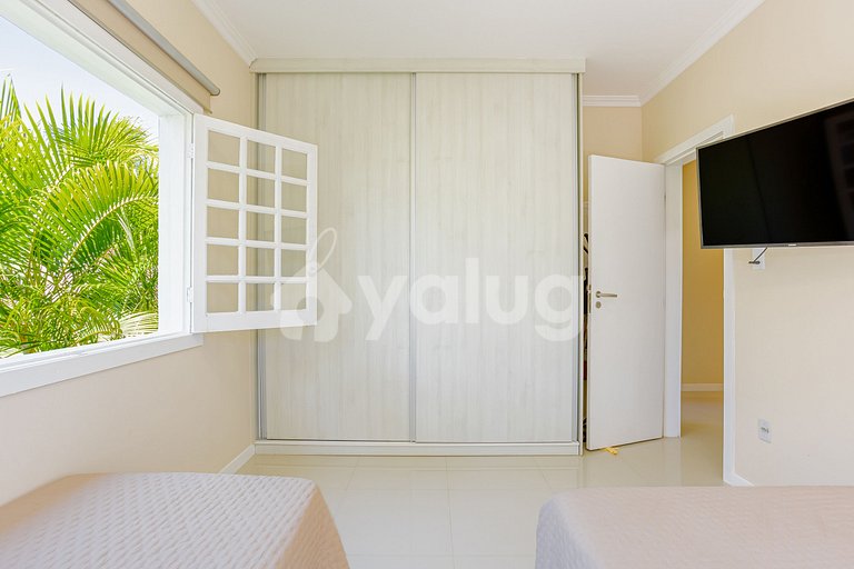 Increíble Casa con Piscina - Busca Vida