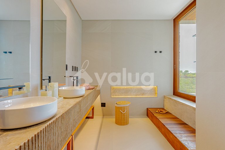 Wonderful Mansion with Pool and 7 Suites - Praia do Forte