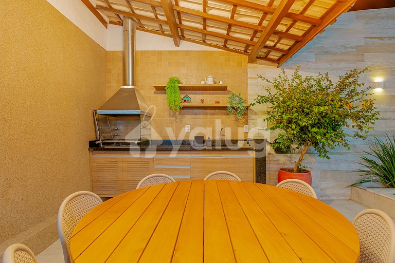 Excelente Casa de 4 Dormitorios en Guarajuba con Piscina y W