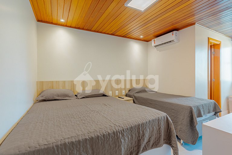Excelente Apartamento Pé na Areia com 4 Suítes - Itacimirim