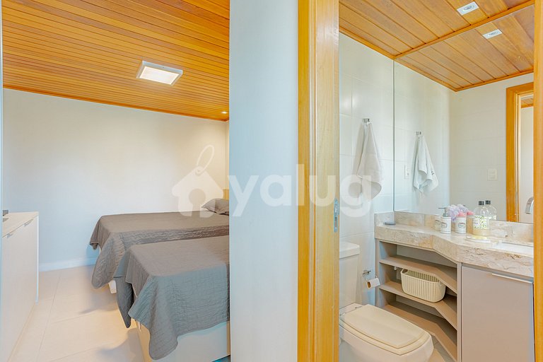 Excelente Apartamento Pé na Areia com 4 Suítes - Itacimirim