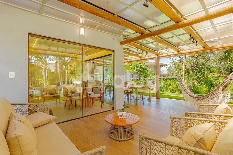 Maravilhosa casa com 2 suítes e 1 quarto - Praia do Forte