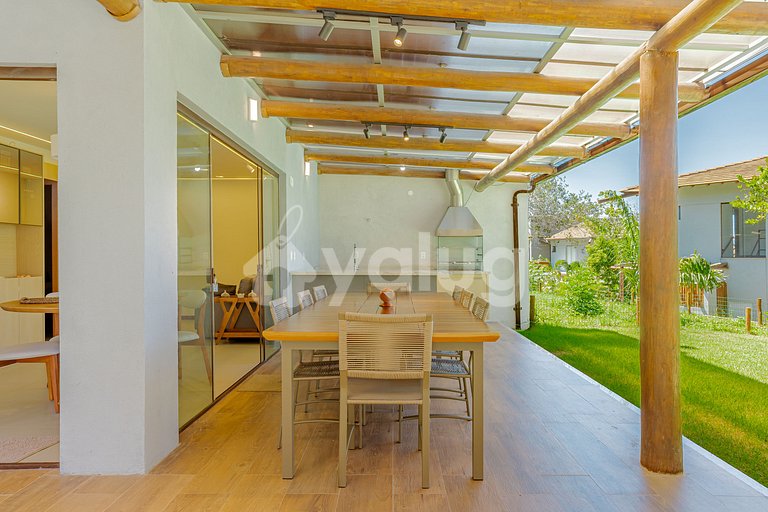 Maravilhosa casa com 2 suítes e 1 quarto - Praia do Forte