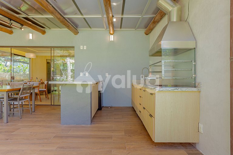 Maravilhosa casa com 2 suítes e 1 quarto - Praia do Forte