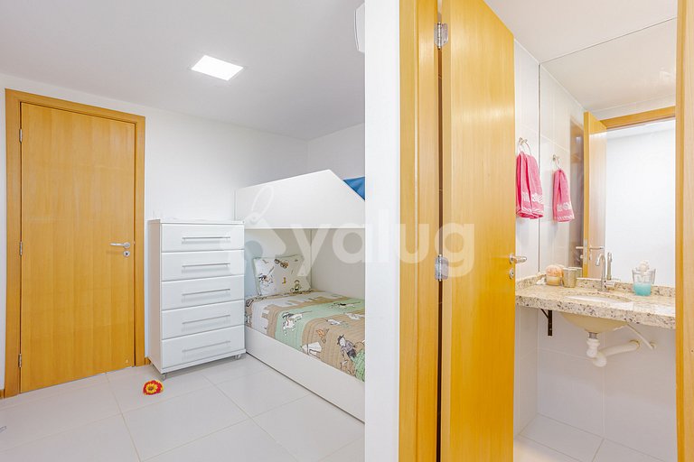 Beautiful Beachfront Apartment with 4 Suites - Itacimirim