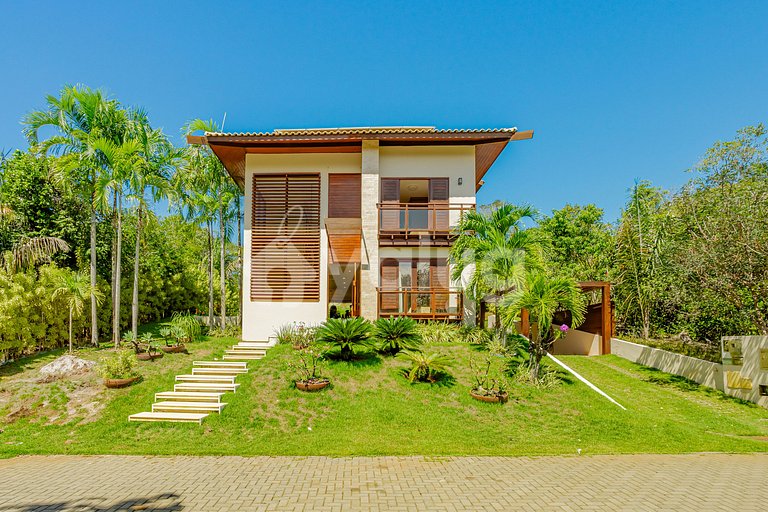 Casa 05 Suítes com Diarista - Praia do Forte