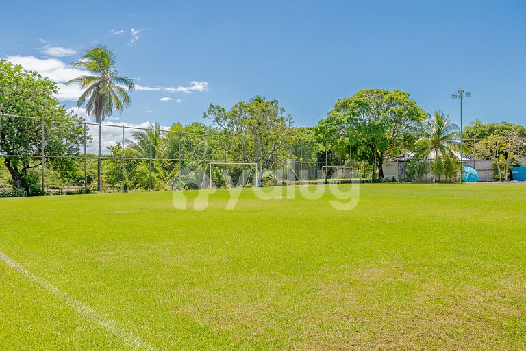Linda casa com 4 suítes a 250m da praia de Guarajuba