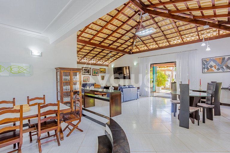 House 8 Bedrooms 50m from the Beach - Guarajuba