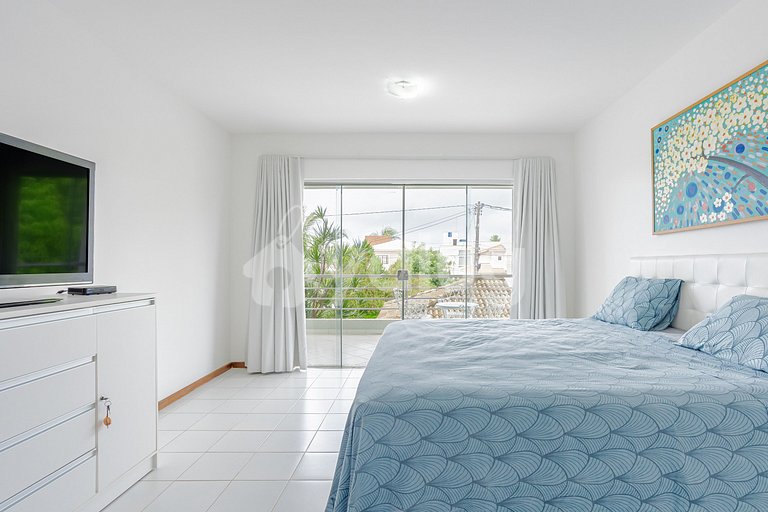 Excelente Casa com Piscina e 3 Suítes a 450m da Praia - Guar