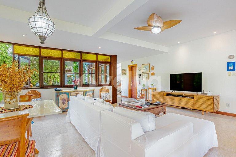 Excellent 5 bedroom house 200m from the beach-Praia do Forte