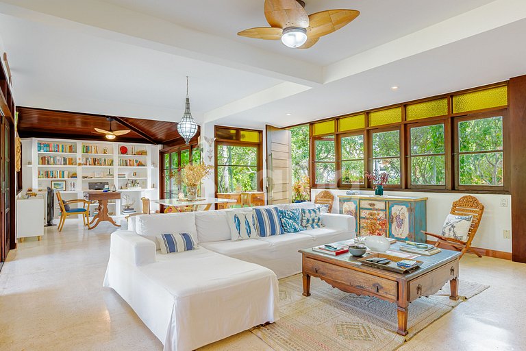 Excellent 5 bedroom house 200m from the beach-Praia do Forte