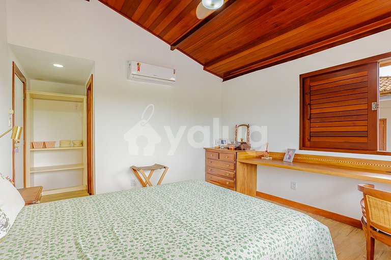 Excelente Casa a 200m da praia com 5/4 - Praia do Forte