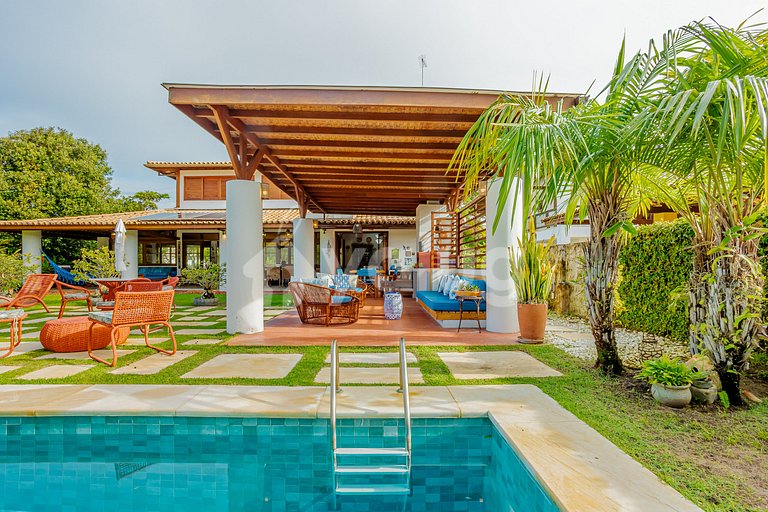Excelente Casa a 200m da praia com 5/4 - Praia do Forte