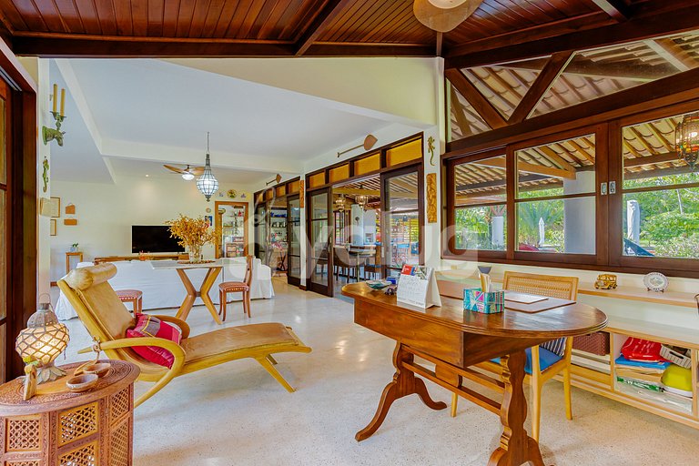 Excellent 5 bedroom house 200m from the beach-Praia do Forte