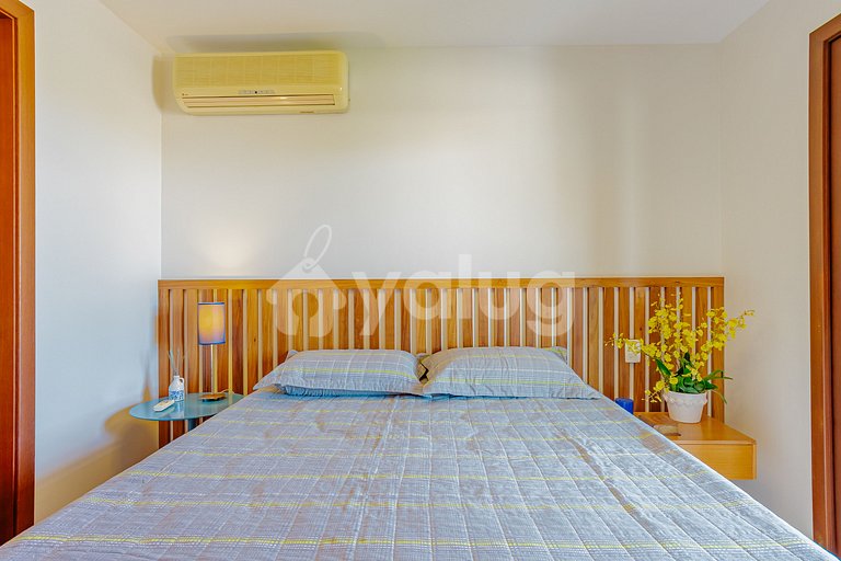 Ótimo apartamento pé na areia com 2 suítes em Praia do Forte