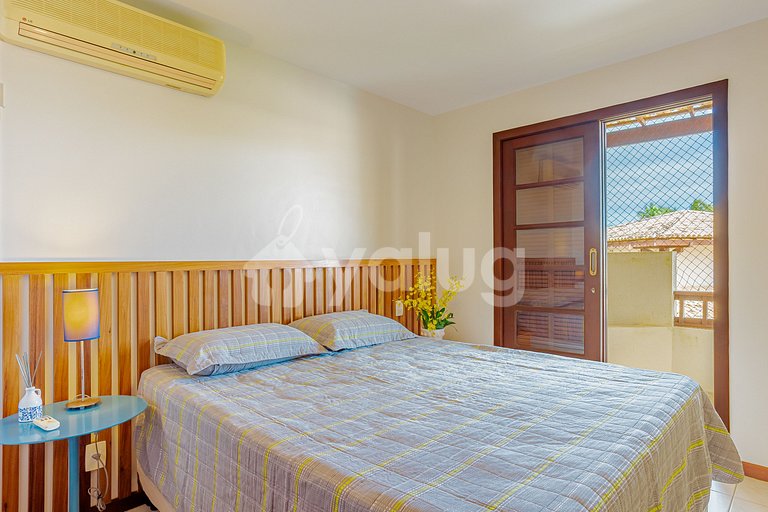 Ótimo apartamento pé na areia com 2 suítes em Praia do Forte