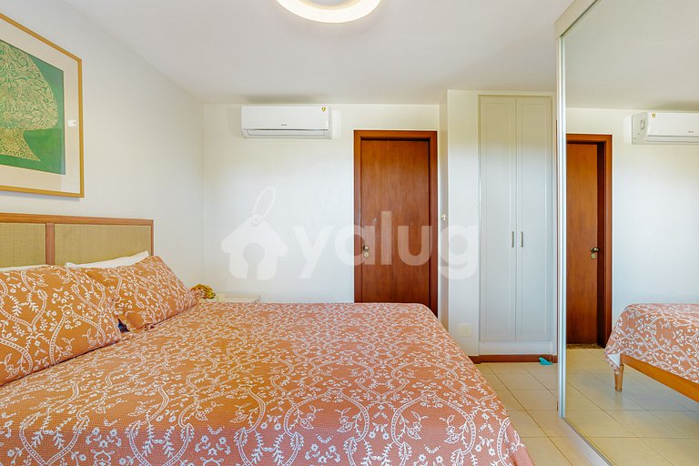 Ótimo apartamento pé na areia com 2 suítes em Praia do Forte