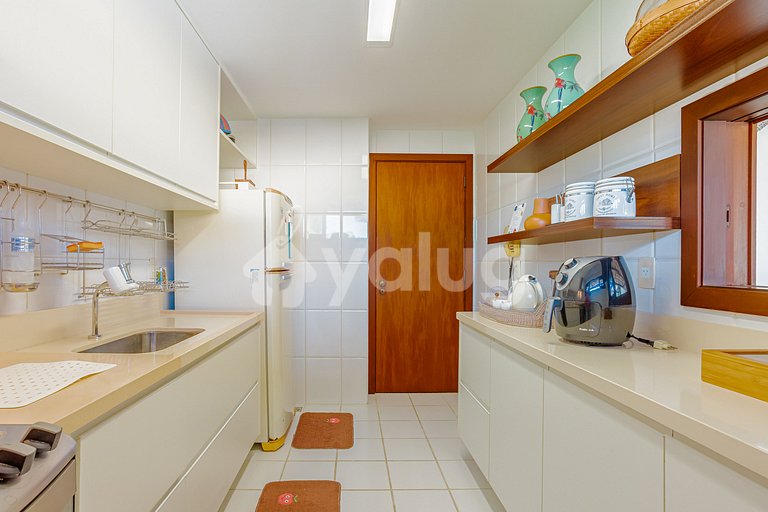 Ótimo apartamento pé na areia com 2 suítes em Praia do Forte